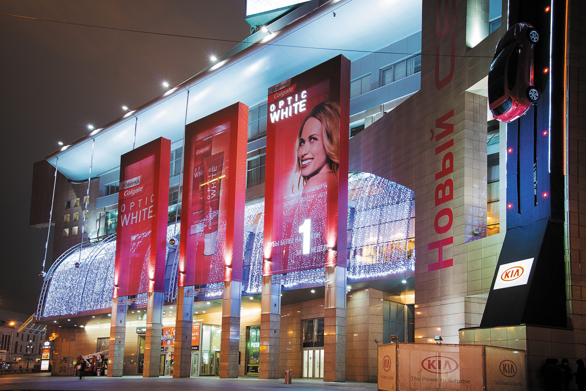 Mall surfaces: Facades, atriums, escalators